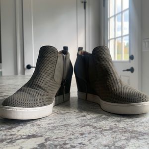 Suede wedge sneaker